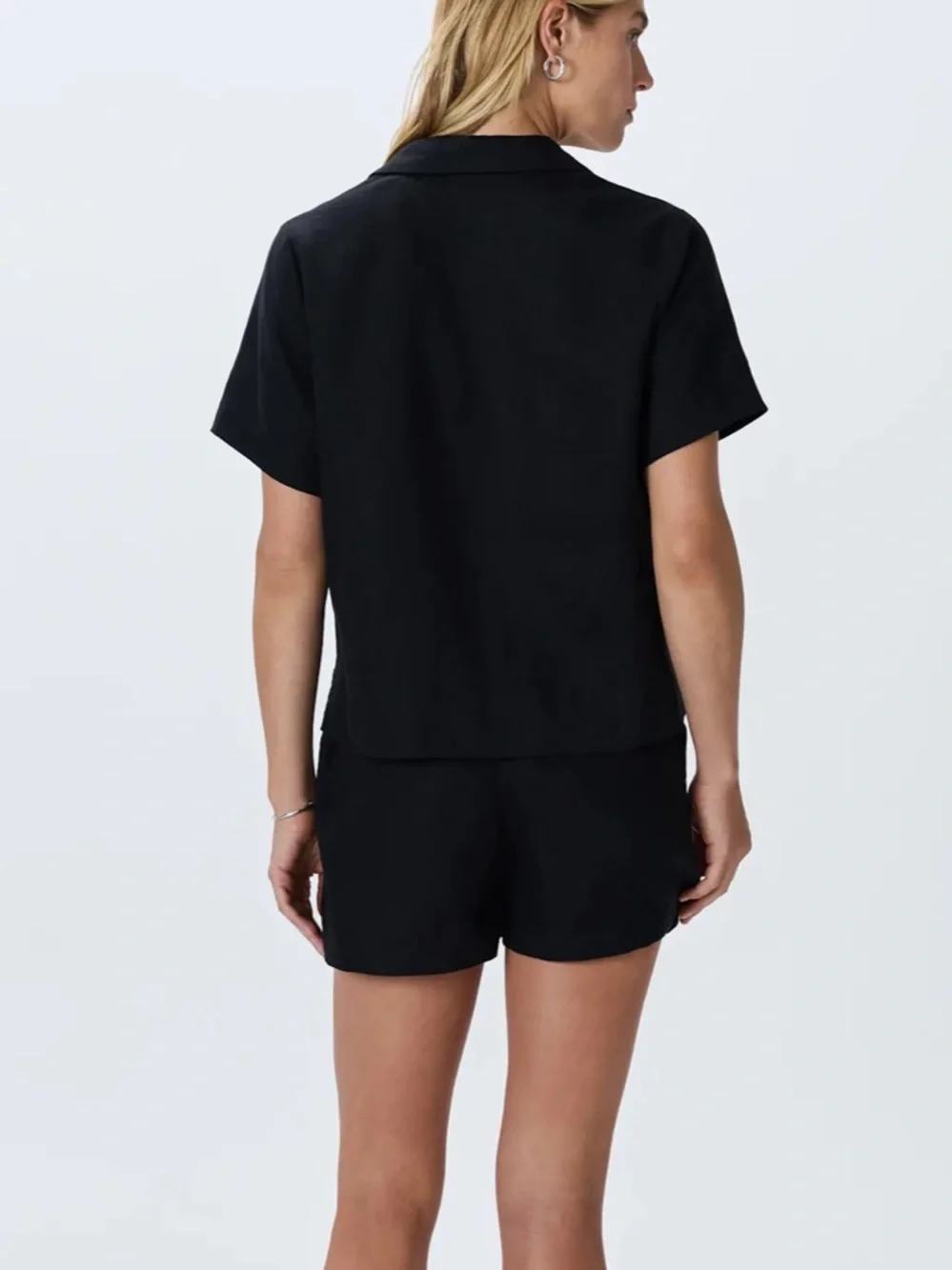 Quince European Linen Black High-Waist Drawstring Women’s Shorts - Picture 3 of 7